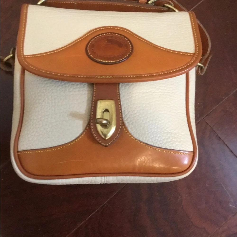 Dooney&Bourke all weather pebbled leather cross body bag like new condition - Picture 8 of 9